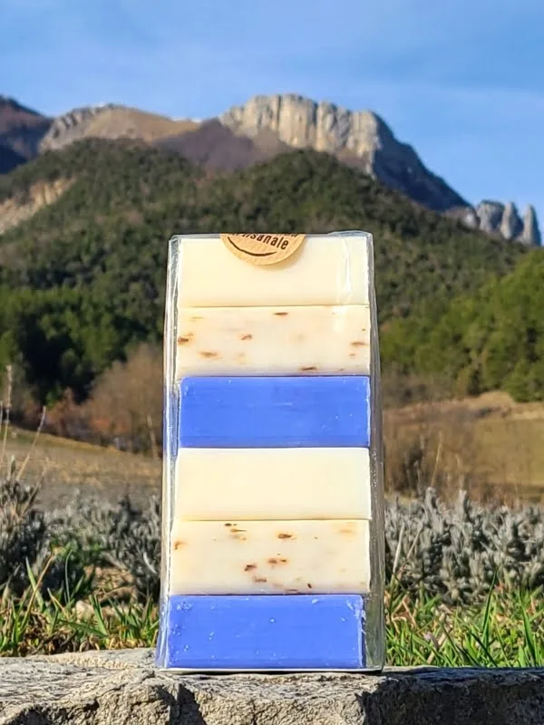 2 bleus, 2 avec fleurs + 2 naturels