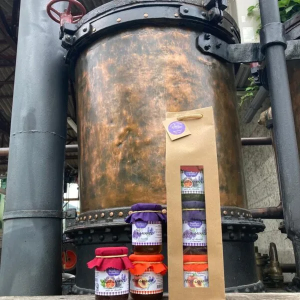 Lot de 3 confitures aux fleurs de lavande.