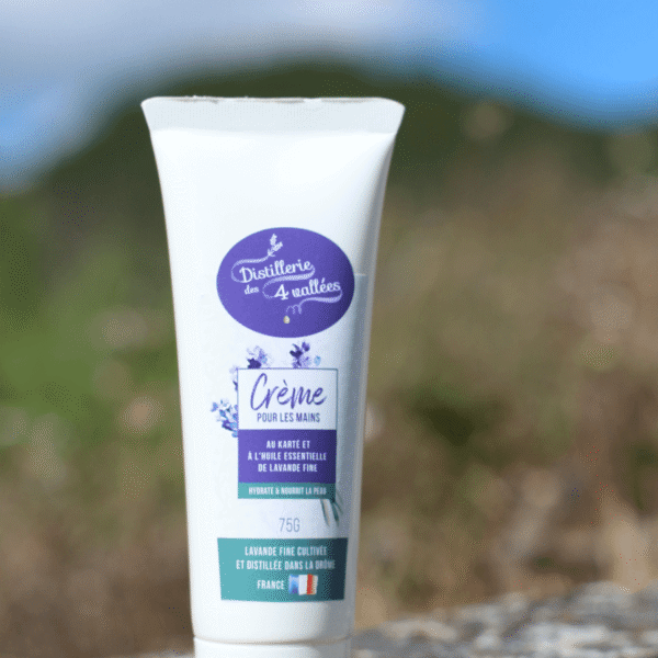 Tube de crème-mains à l'huile essentielle de lavande.