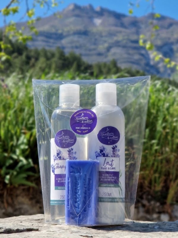 Bougie parfumée à l'huile essentielle de lavande ♧ Les 4 Vallées