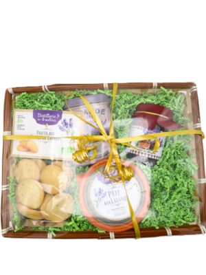Panier gourmand aux fleurs de lavande comprenant 4 produits.