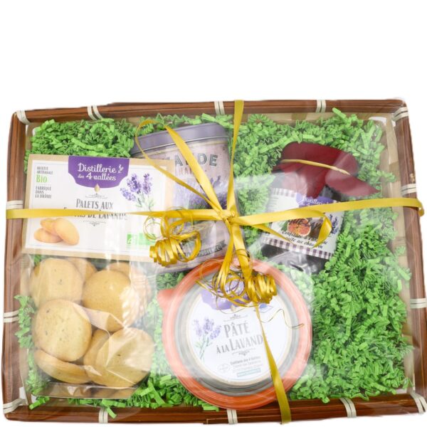 Panier gourmand aux fleurs de lavande comprenant 4 produits.