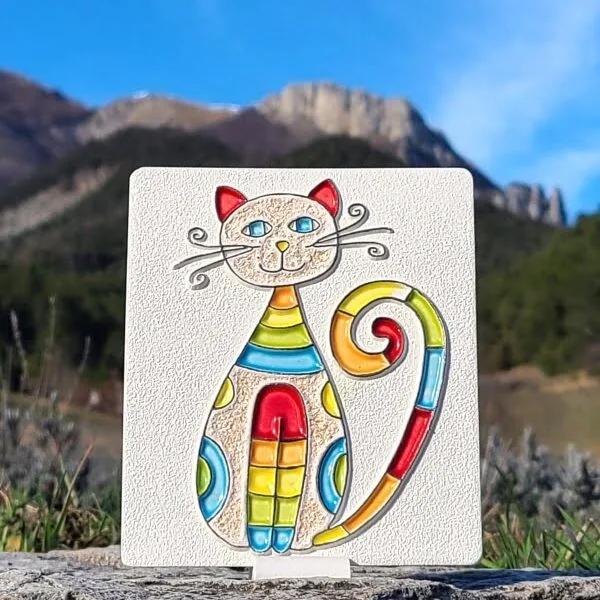 Grand diffuseur d'huile essentielle motif chat multicolore.