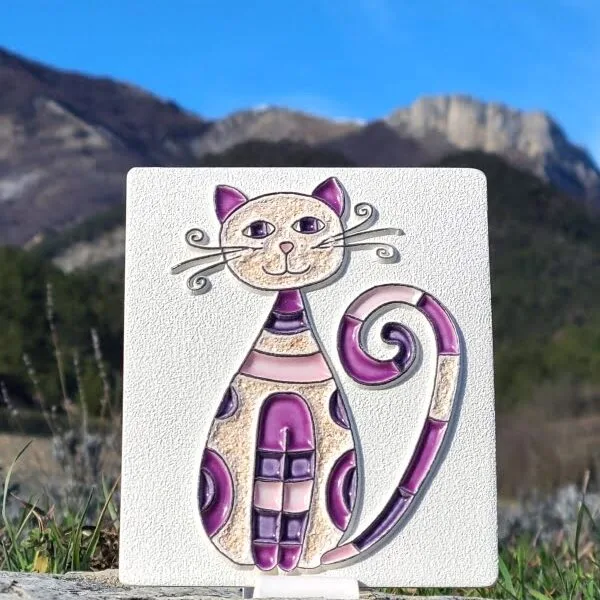 Grand diffuseur d'huile essentielle motif chat aux couleurs mauve.