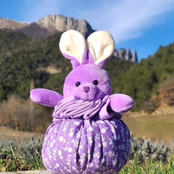 Aumonière de fleurs de lavande en forme de lapin