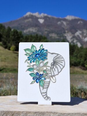 Grand diffuseur d'huile essentielle motif éléphant couleur bleue.