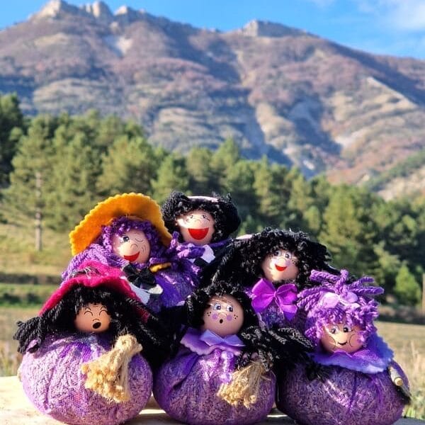 Aumônière poupée provençale en tulle violet