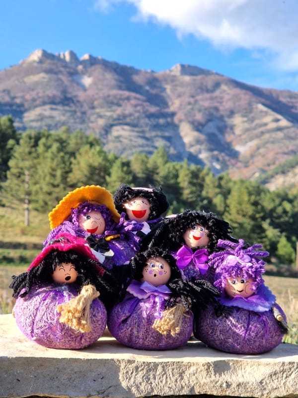 Aumônière poupée provençale en tulle violet