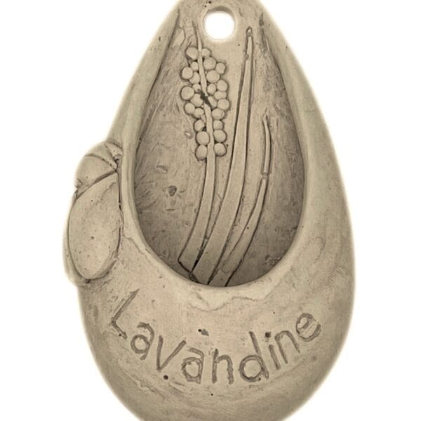 Lavandine plâtre peint et ciré