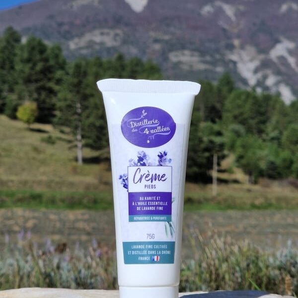 Tube de crème-pieds à l'huile essentielle de lavande.