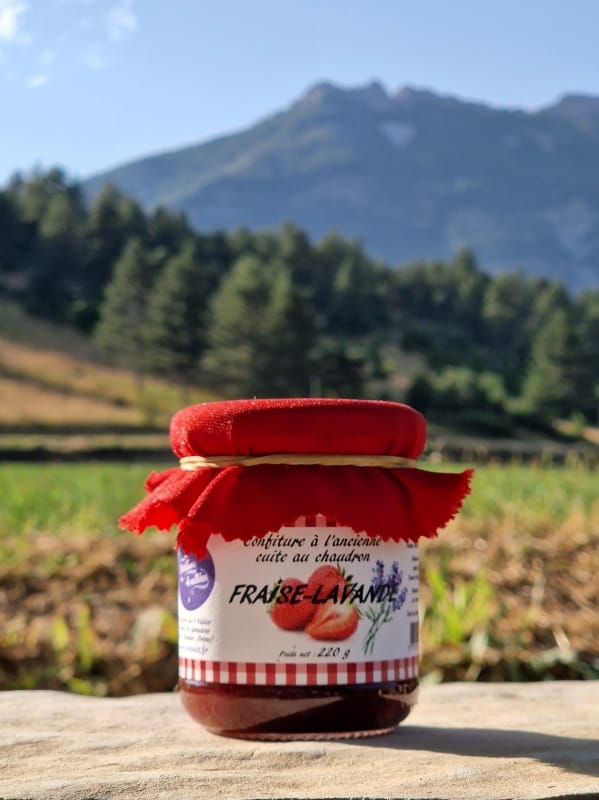 Confiture fraise et fleurs de lavande