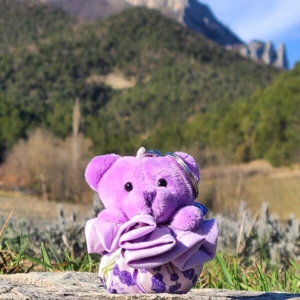 Sachet de fleurs de lavande forme porte-clefs.