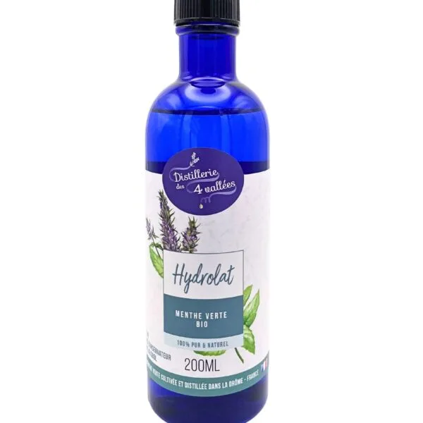 Hydrolat de menthe verte BIO 200 ml Distillerie des 4 Vallées, flacon plastique bleu recyclable, distillé à Chamaloc, tonique visage rafraîchissant.
