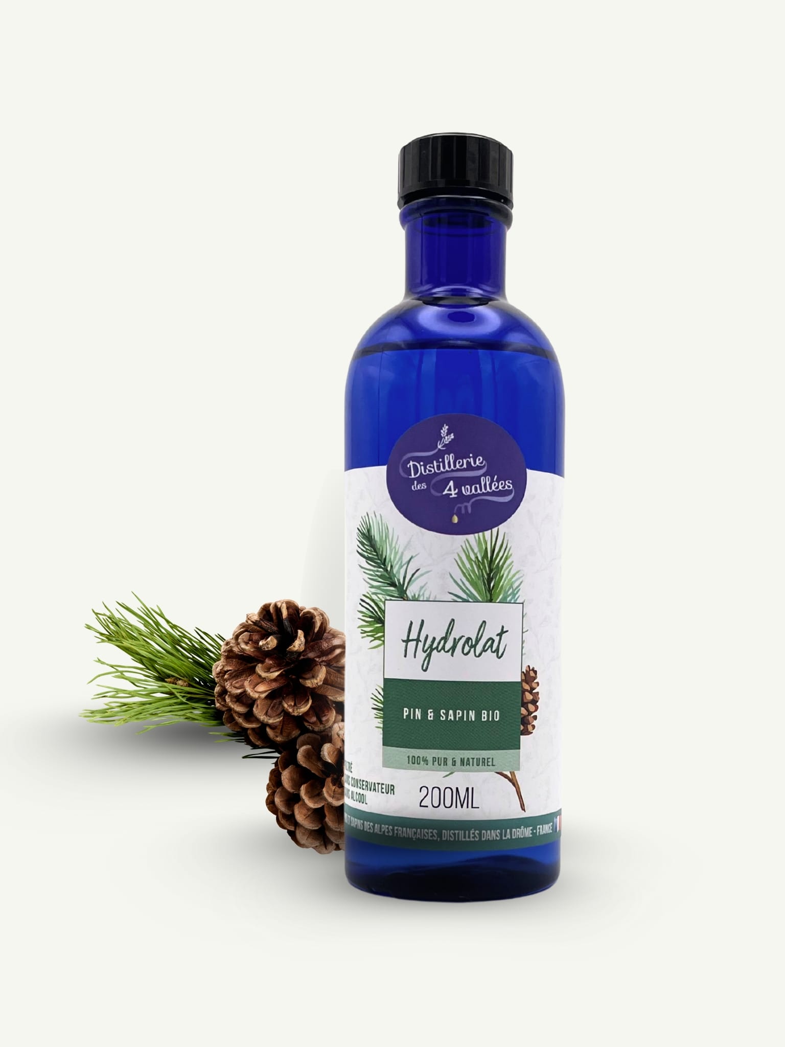 Hydrolat bio pin et sapin 200 ml en flacon plastique bleu recyclable, eau florale de résineux au parfum boisé et frais pour soins et ambiance.
