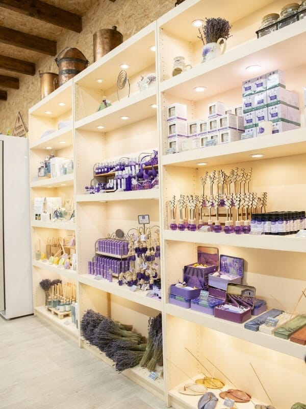 magasin de producteur à la distillerie de Chamaloc produits français et artisanaux