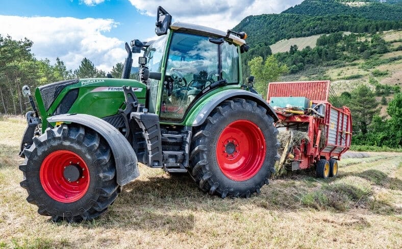 coupe professionnelle de lavande et lavandin en Drôme pour producteurs
