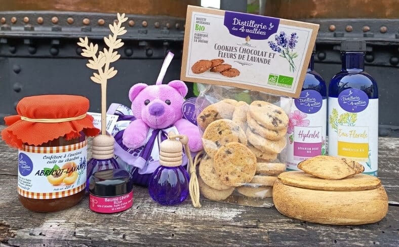 ensemble de produits artisanaux à la lavande pour magasins de producteurs