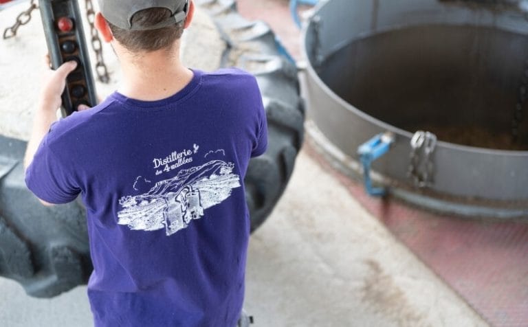 vase de distillation moderne pour la lavande et plantes aromatiques en Drôme