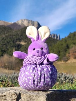 Aumonière de fleurs de lavande en forme de lapin