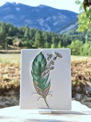 Grand diffuseur d'huile essentielle motif plume couleur verte.